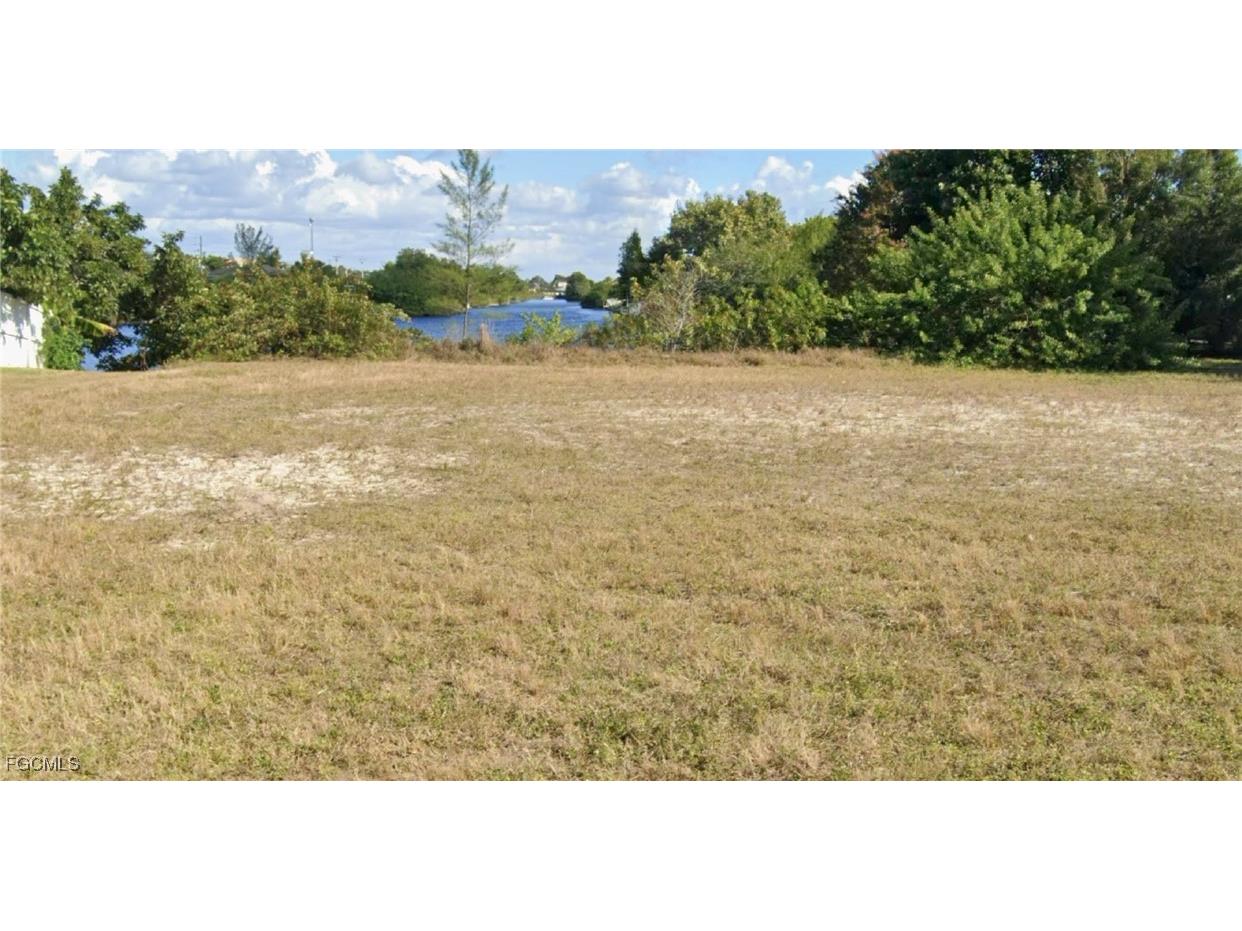 307 SE 13th Street Cape Coral FL 33990 2025006049 image2