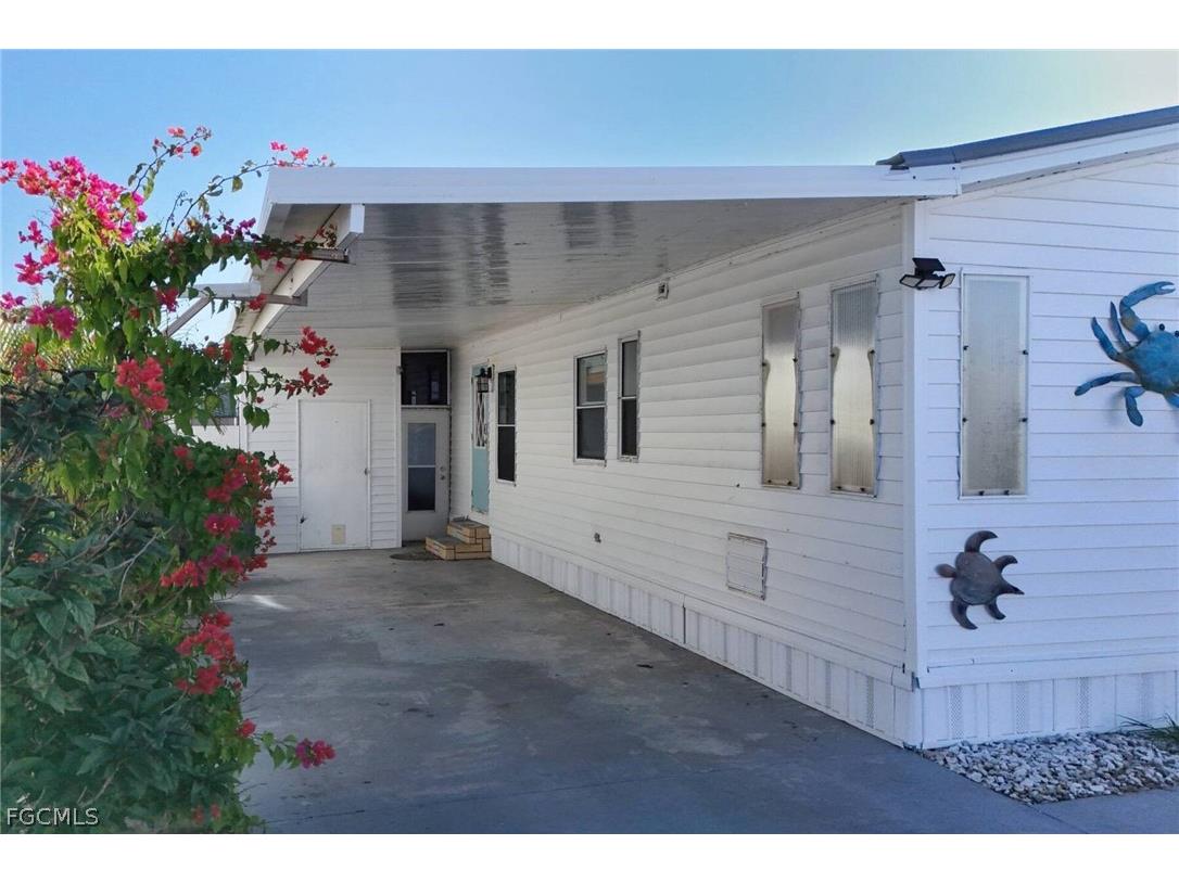 3070 Harpoon Lane Saint James City FL 33956 2026010379 image1