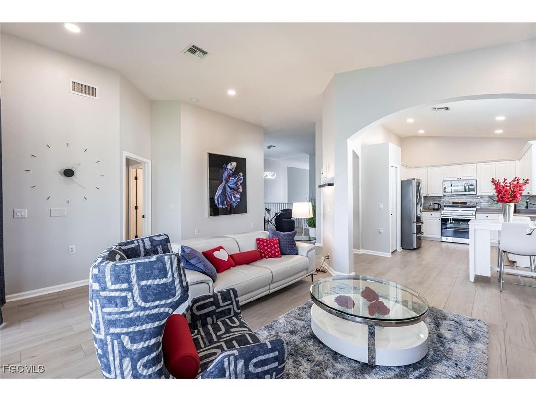 3070 Meandering Way #201 Fort Myers FL 33905 2025009469 image1