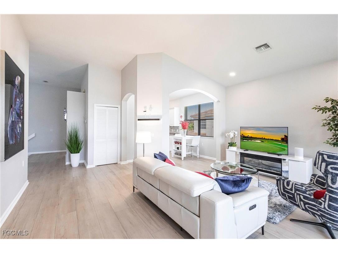 3070 Meandering Way #201 Fort Myers FL 33905 2025009469 image12