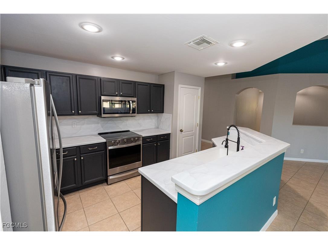 3073 NW 4th Avenue Cape Coral FL 33993 2025018624 image5