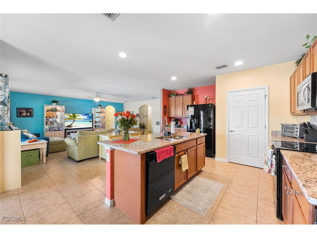 3079 Apple Blossom Drive Alva FL 33920 2025012728 image14