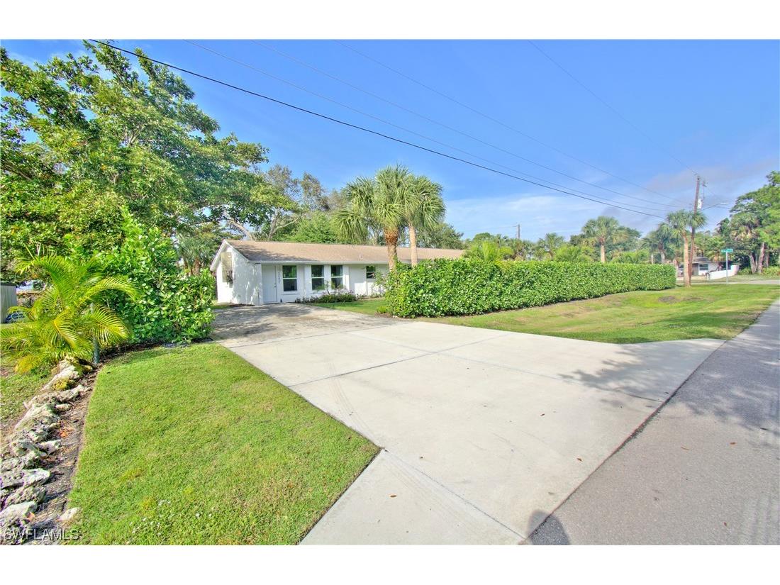 3080 Coco Avenue Naples FL 34112 224005567 image1