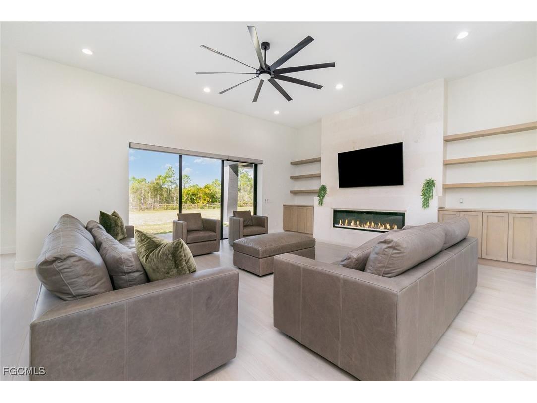 3080 Freedom Acres W Cape Coral FL 33993 2025017140 image4