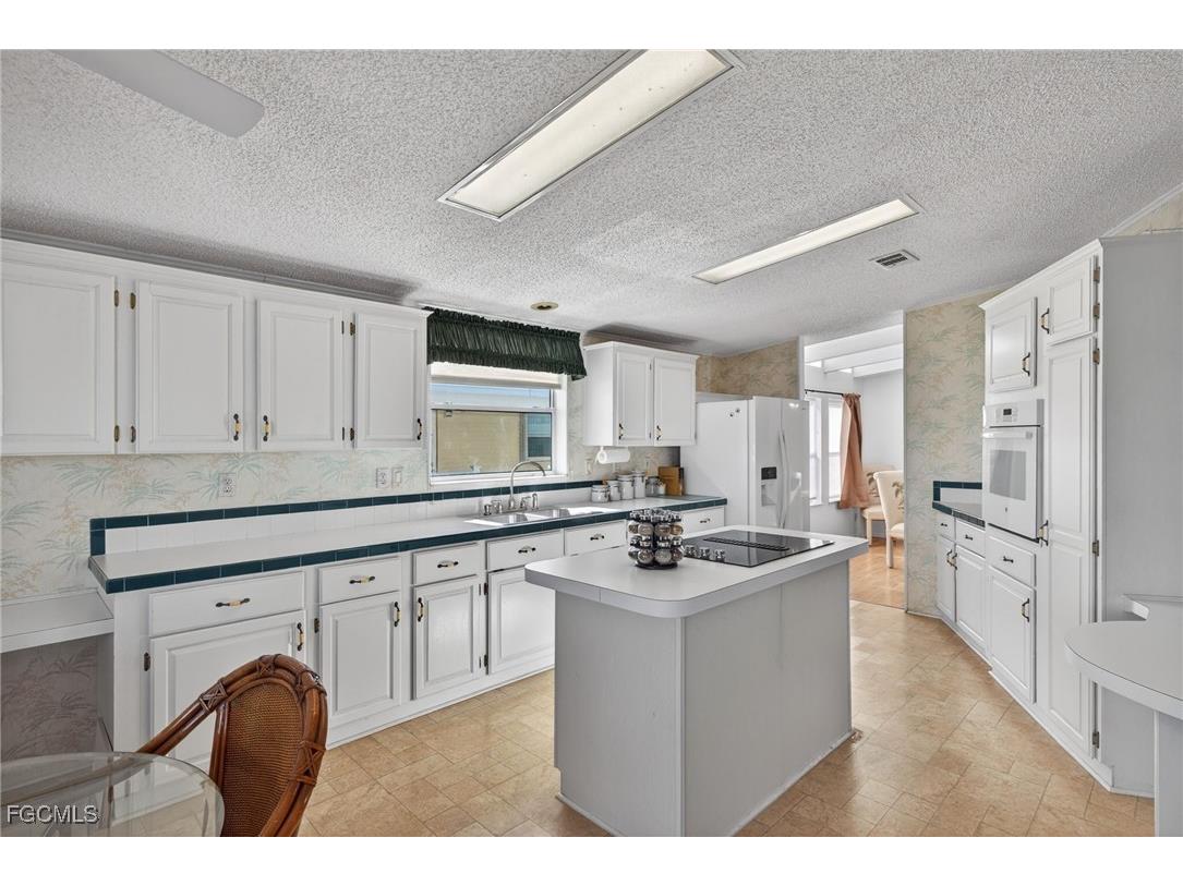 3088 Skipper Lane Saint James City FL 33956 2026002960 image10