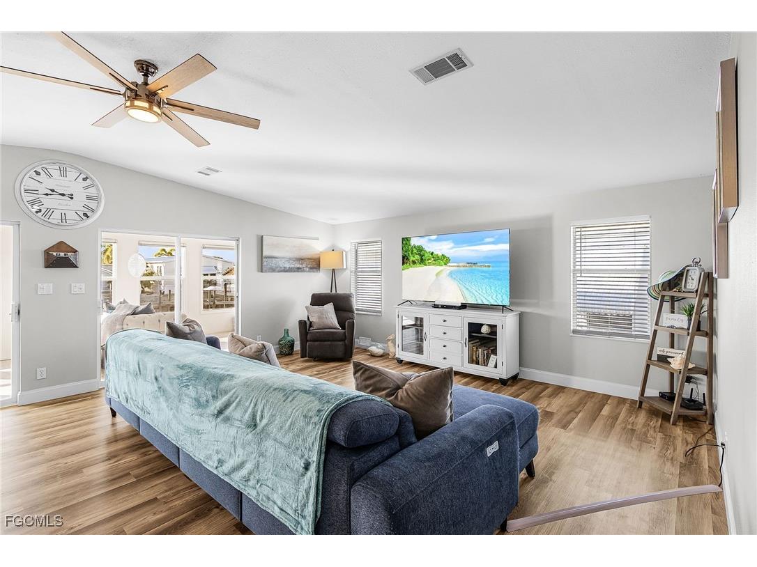 3089 Skipper Lane Saint James City FL 33956 2025012576 image10