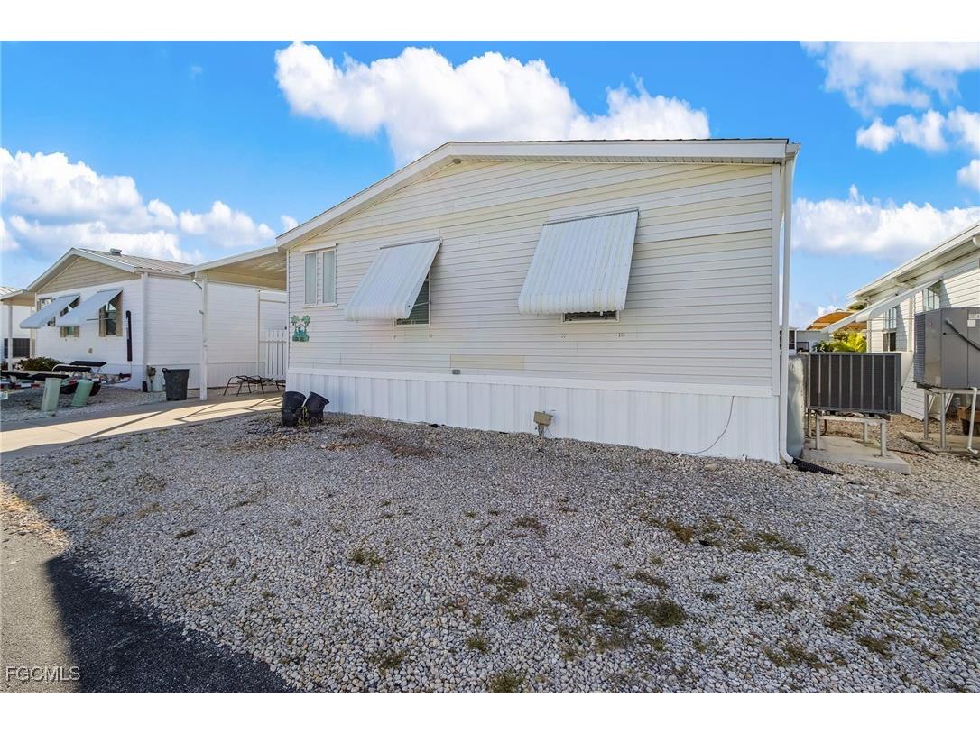 3089 Skipper Lane Saint James City FL 33956 2025012576 image4