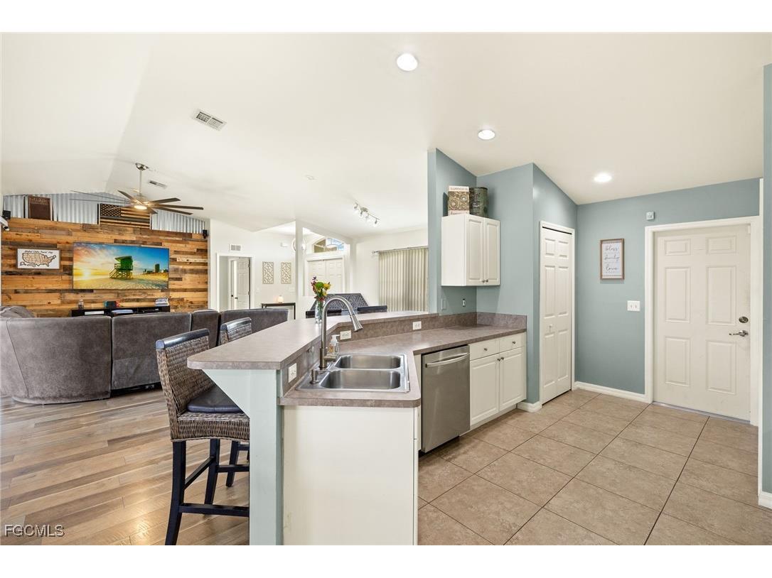 309 NE 30th Terrace Cape Coral FL 33909 2025018520 image8