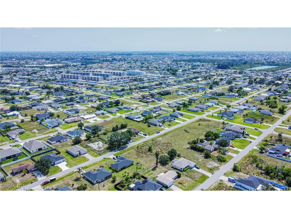 309 NW 4th Terrace Cape Coral FL 33993 2025003933 image4