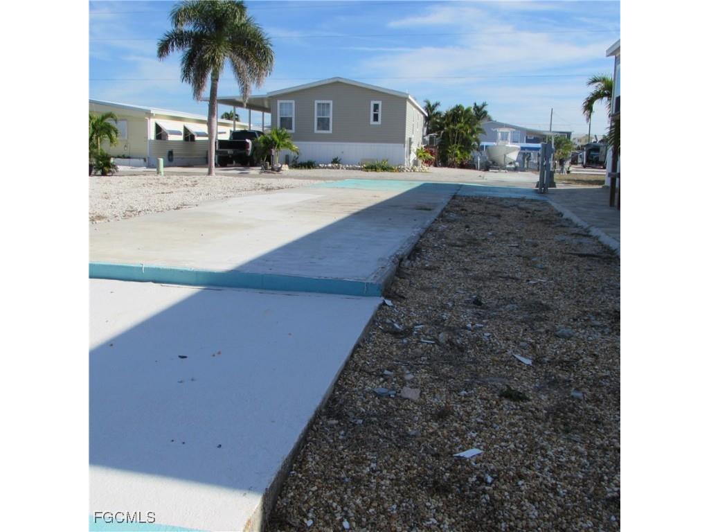 3099 Binnacle Lane Saint James City FL 33956 2025024469 image14