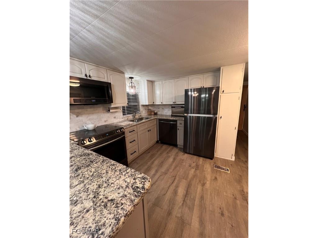 31 Channel Lane Fort Myers FL 33905 2025006410 image6