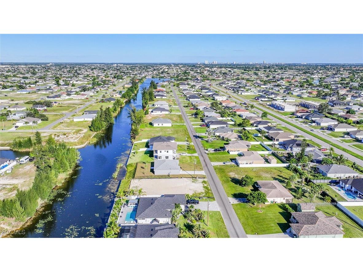 31 NE 8th Terrace Cape Coral FL 33909 2026005513 image1