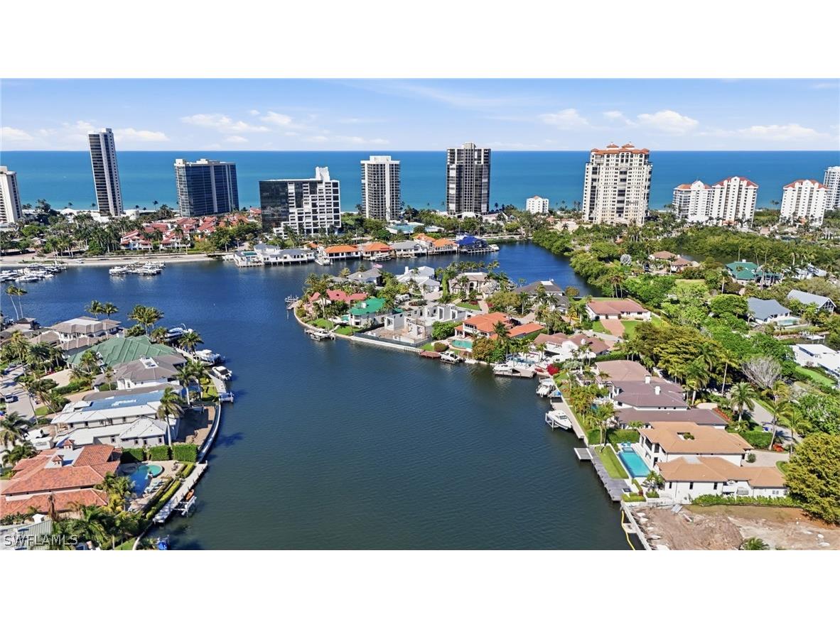 310 Pirates Bight Naples FL 34103 226009346 image15