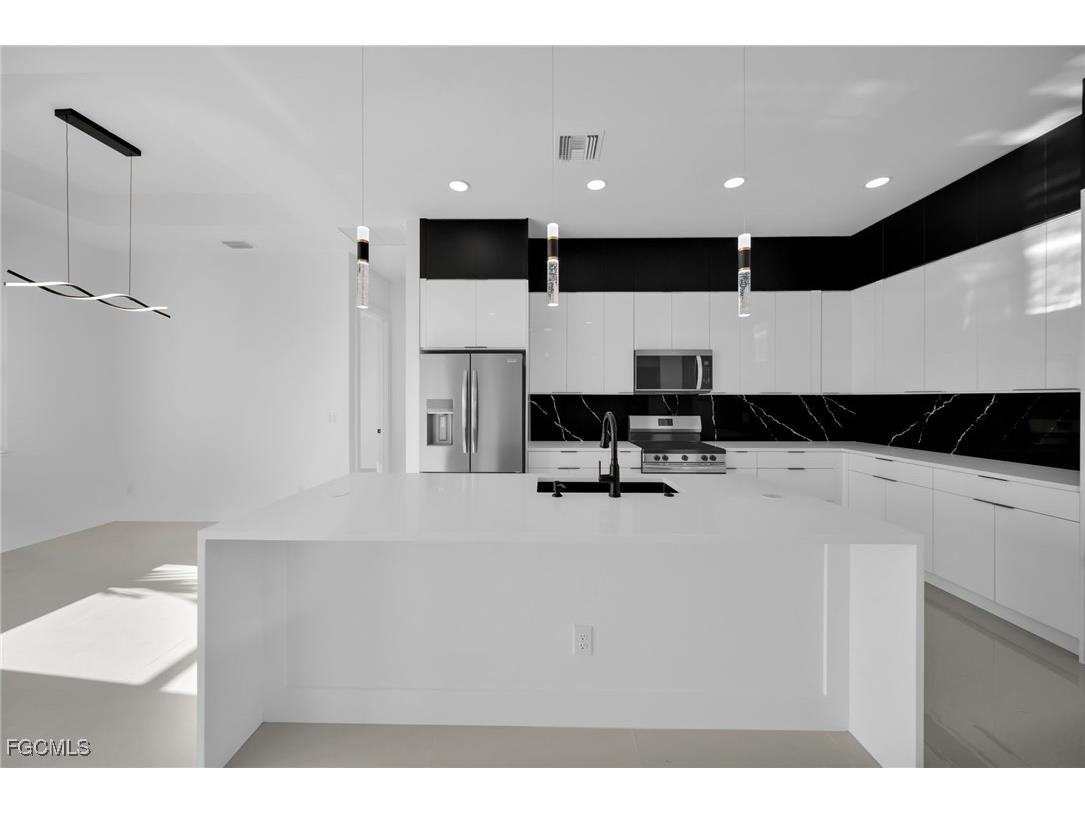 3102 Douglas Avenue S Lehigh Acres FL 33976 2025008849 image15