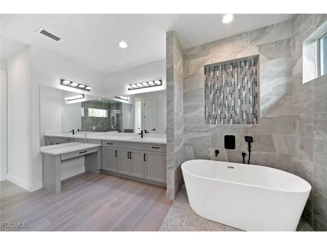 3102 SE 18th Place Cape Coral FL 33904 2025019770 image21