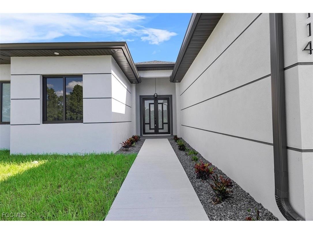 3102 Wanda Avenue S Lehigh Acres FL 33976 2025009692 image2