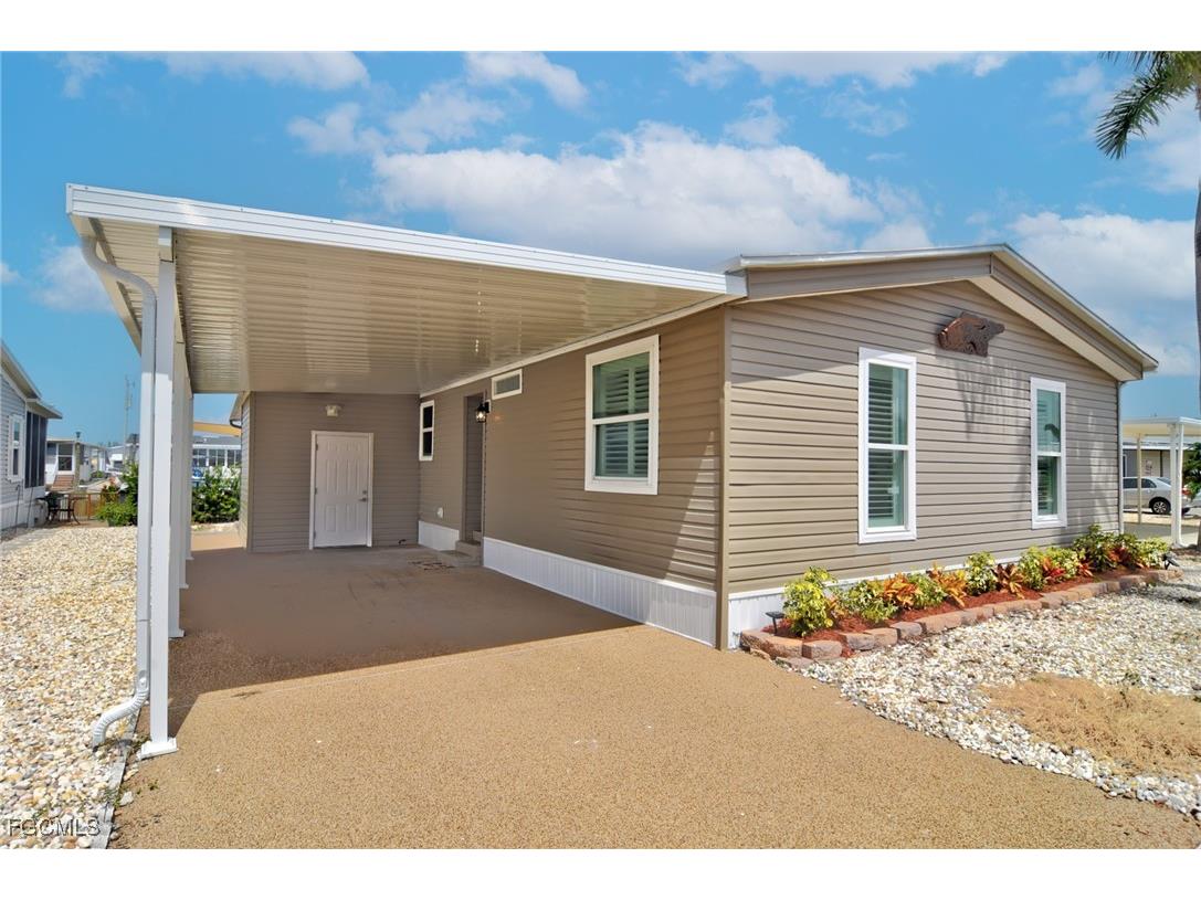 3103 Harpoon Lane Saint James City FL 33956 2025008575 image1