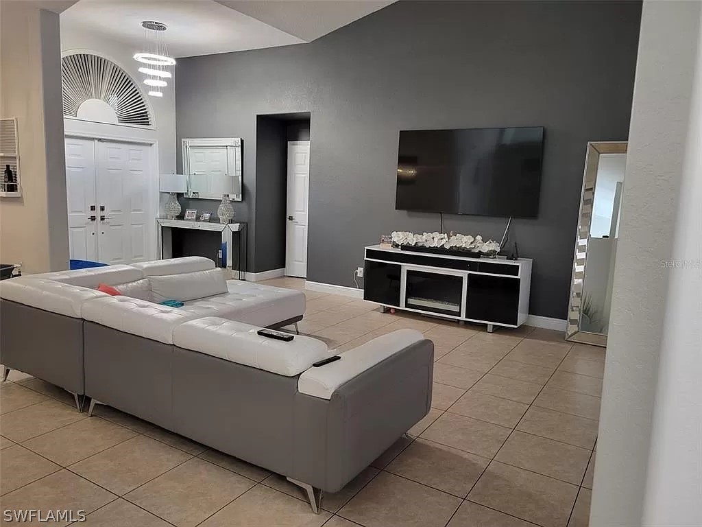 3108 NE 7th Place Cape Coral FL 33909 224036293 image1