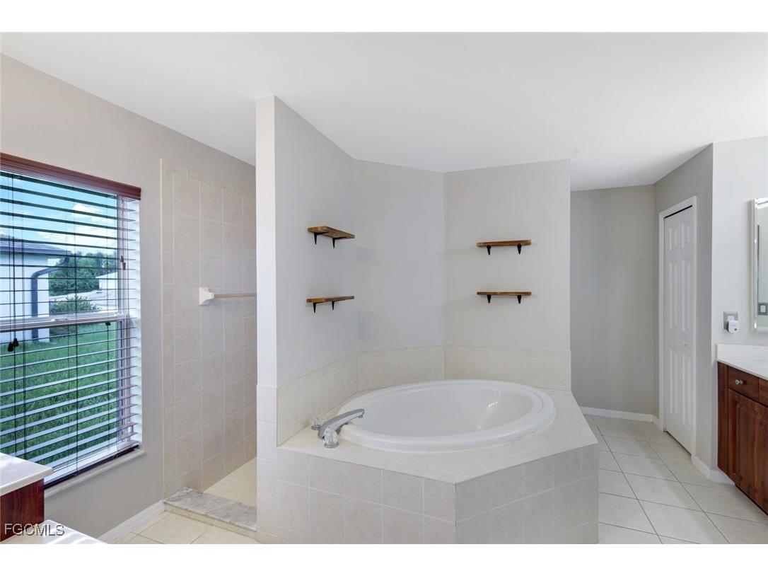 3109 NE 6th Place Cape Coral FL 33909 2025009217 image18