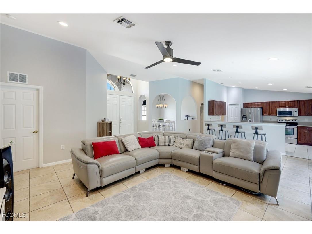 3109 NE 6th Place Cape Coral FL 33909 2025009217 image6