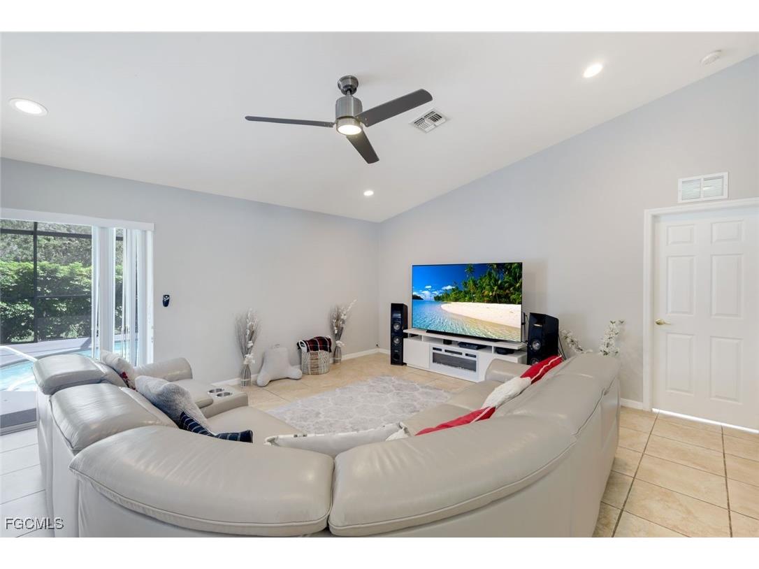 3109 NE 6th Place Cape Coral FL 33909 2025009217 image8