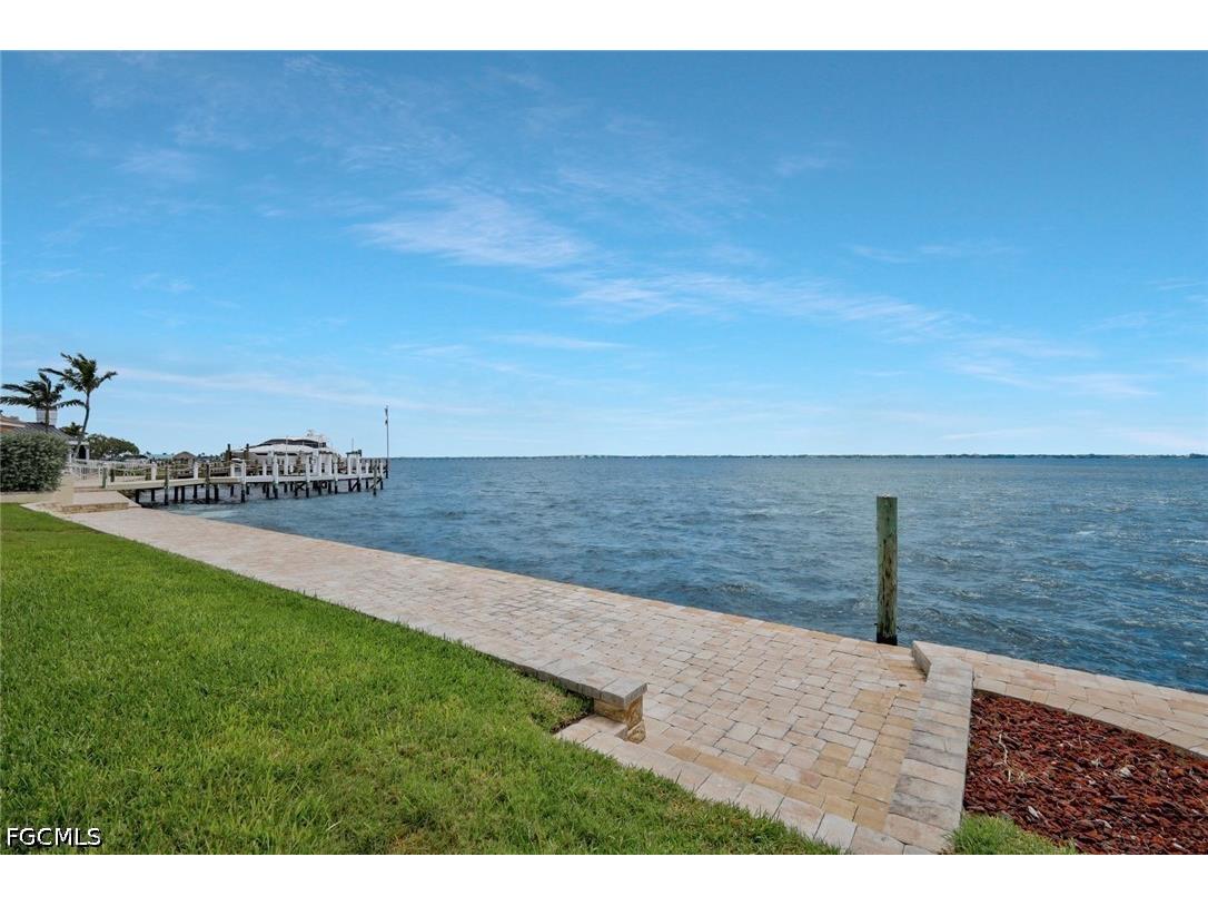 3111 SE 22nd Place Cape Coral FL 33904 2026012647 image2