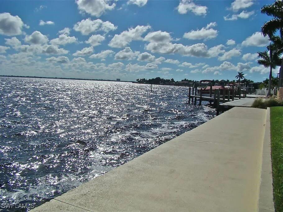 3111 SE 22nd Place Cape Coral FL 33904 225057430 image4