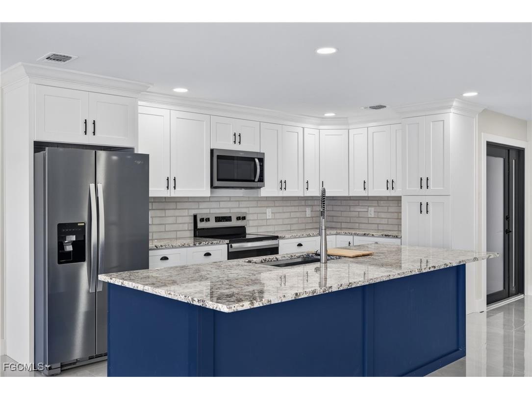 3113 SE 19th Avenue Cape Coral FL 33904 2025021509 image1