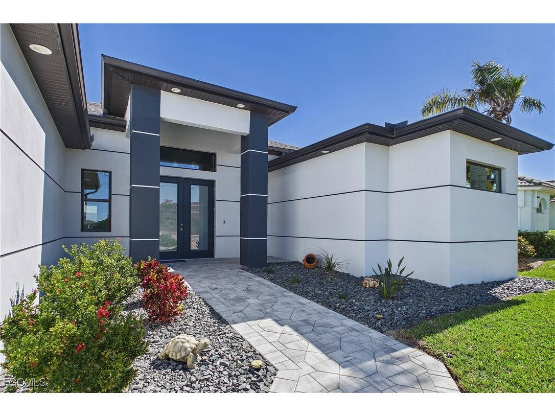 3121 SW 26th Place Cape Coral FL 33914 2026005703 image2