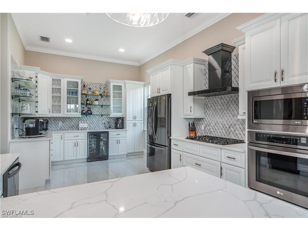 3123 Aviamar Circle #201 Naples FL 34114 225084425 image1