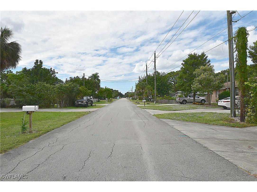 3125 Barrett Avenue Naples FL 34112 225075617 image9