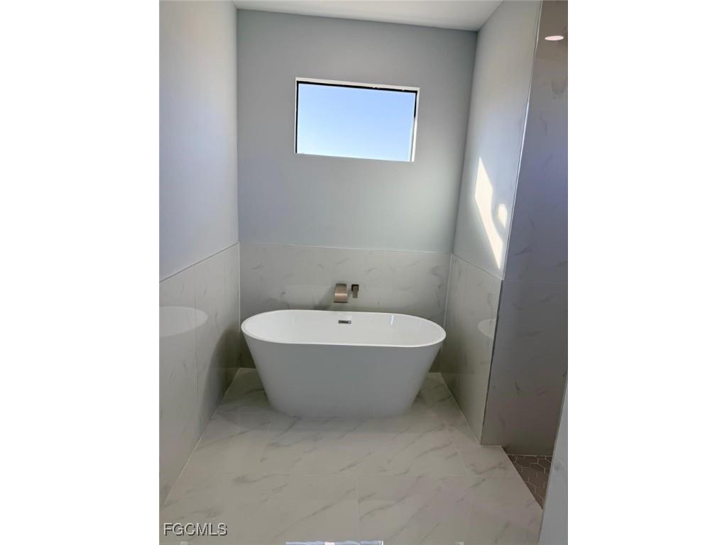313 El Dorado Boulevard N Cape Coral FL 33993 2025024224 image9