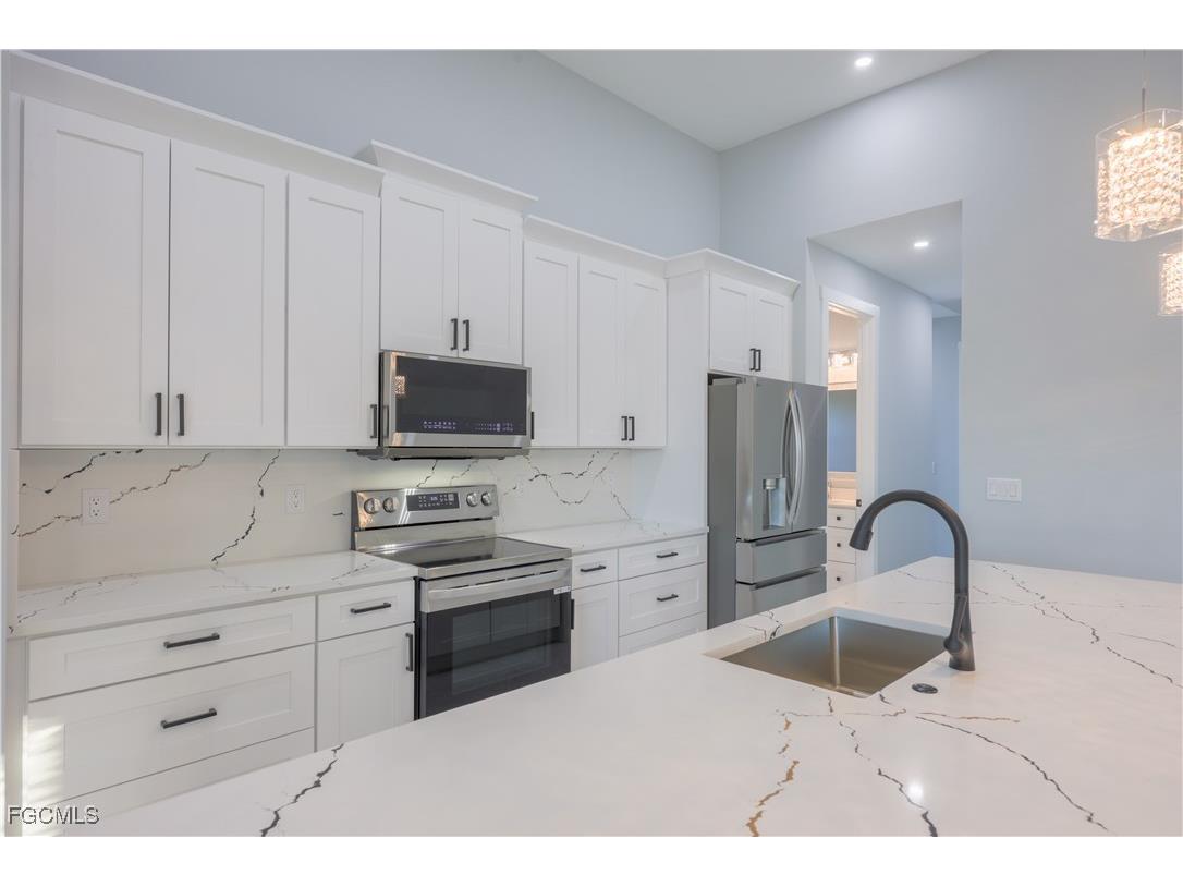 313 NE 5th Terrace Cape Coral FL 33909 2025014959 image18