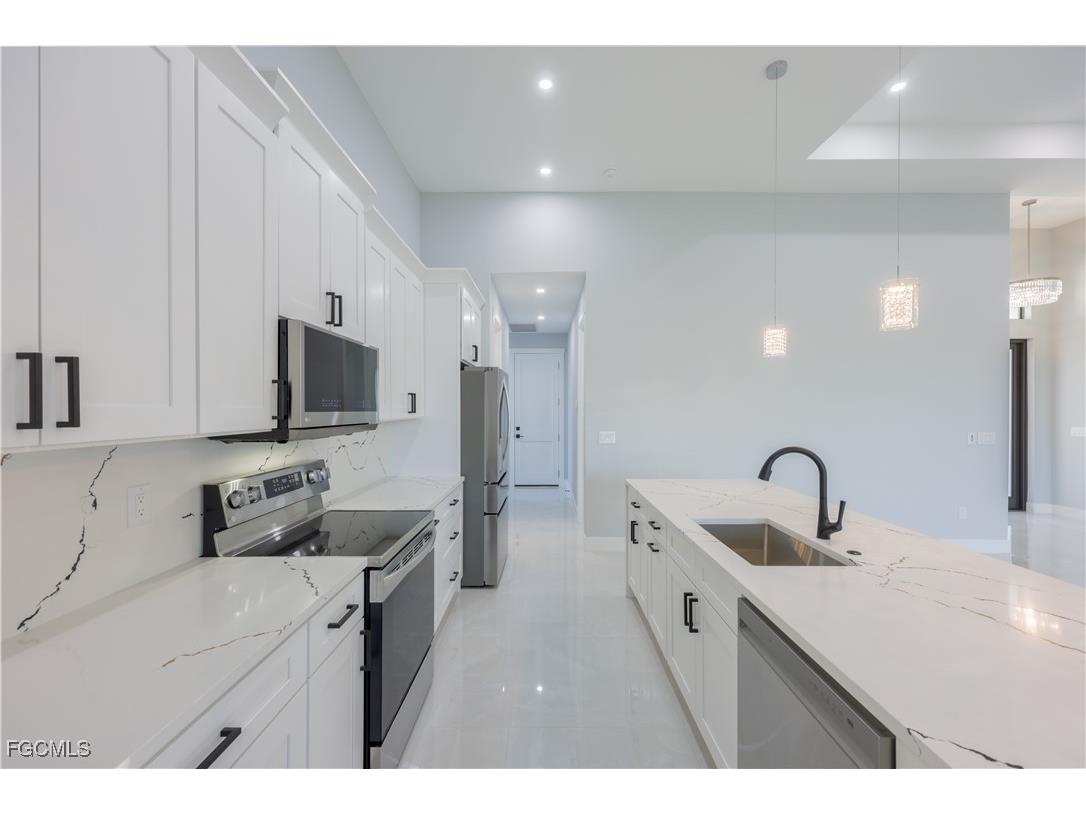 313 NE 5th Terrace Cape Coral FL 33909 2025014959 image19