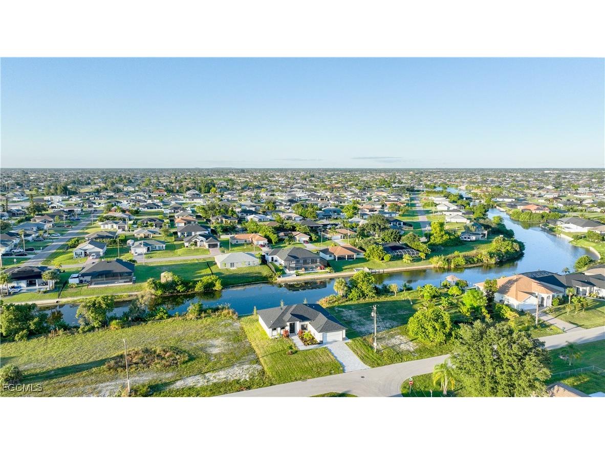 313 NE 5th Terrace Cape Coral FL 33909 2025014959 image4