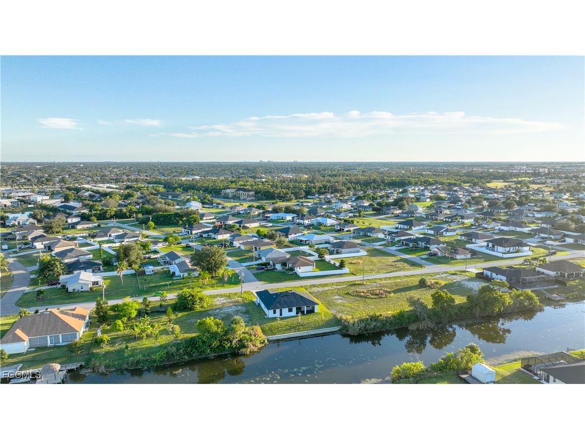 313 NE 5th Terrace Cape Coral FL 33909 2025014959 image5