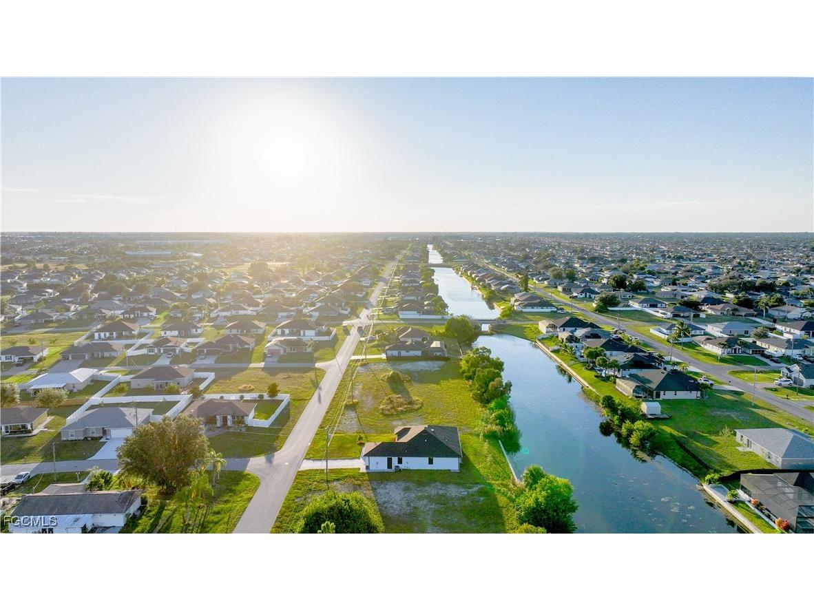 313 NE 5th Terrace Cape Coral FL 33909 2025014959 image8