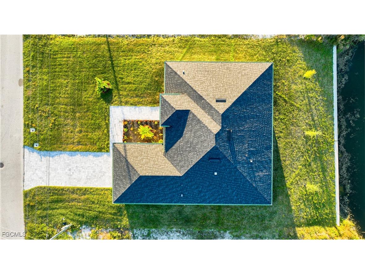 313 NE 5th Terrace Cape Coral FL 33909 2025014959 image9