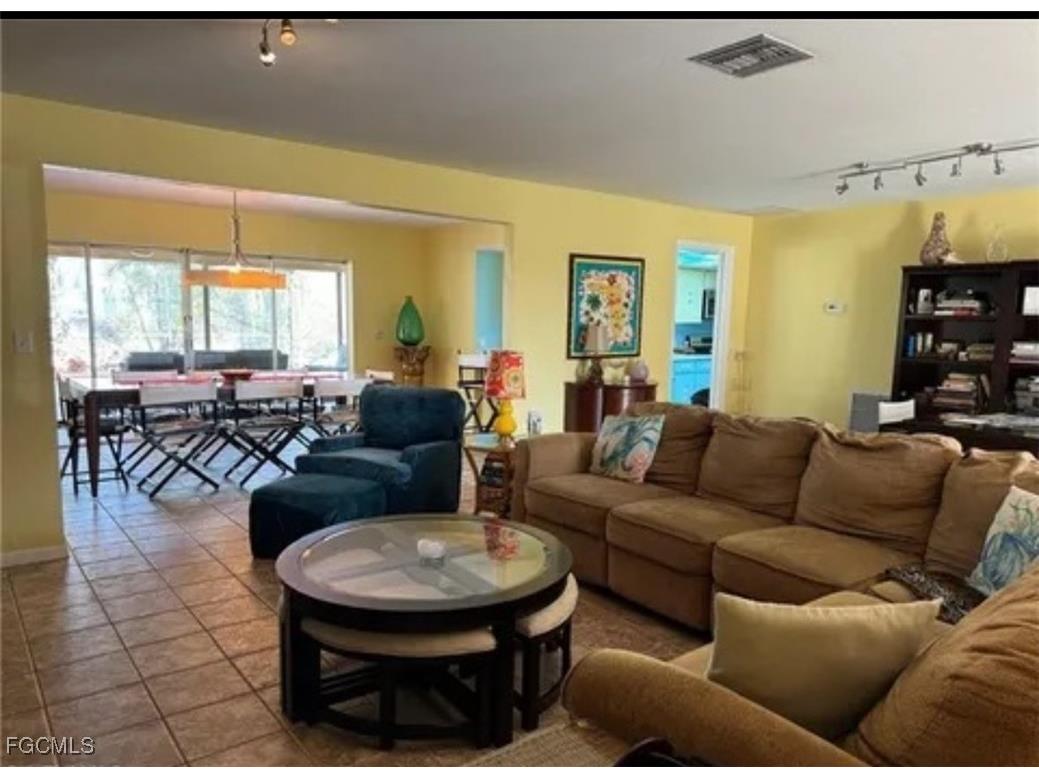 313 SE 16th Place Cape Coral FL 33990 2025011317 image2