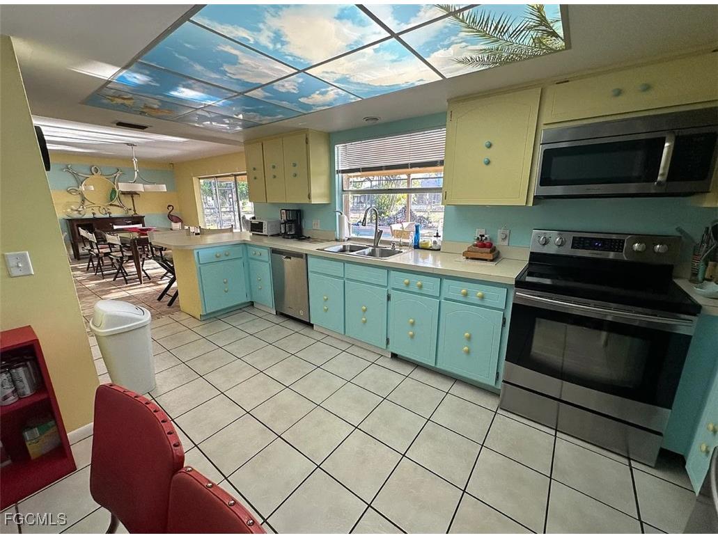 313 SE 16th Place Cape Coral FL 33990 2025011317 image4