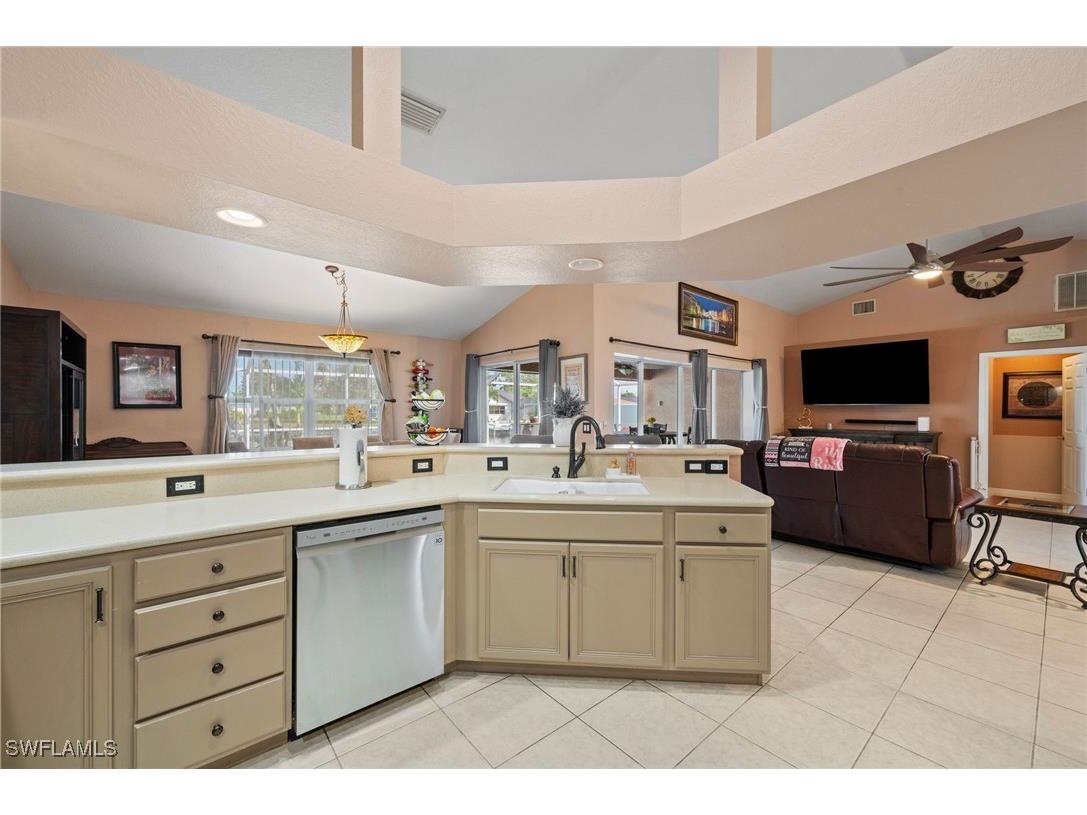 313 SE 21st Lane Cape Coral FL 33990 225019582 image13