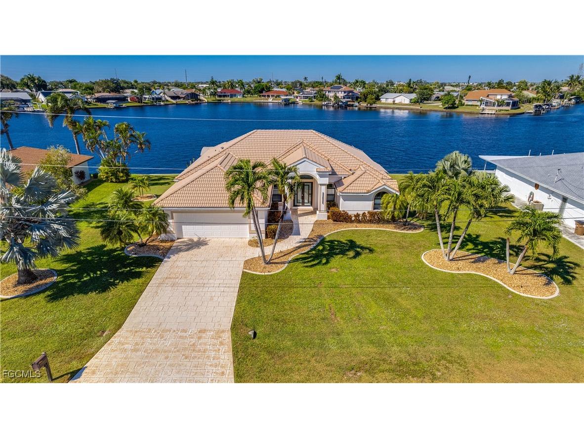 313 SE 33rd Terrace Cape Coral FL 33904 2025018627 image1