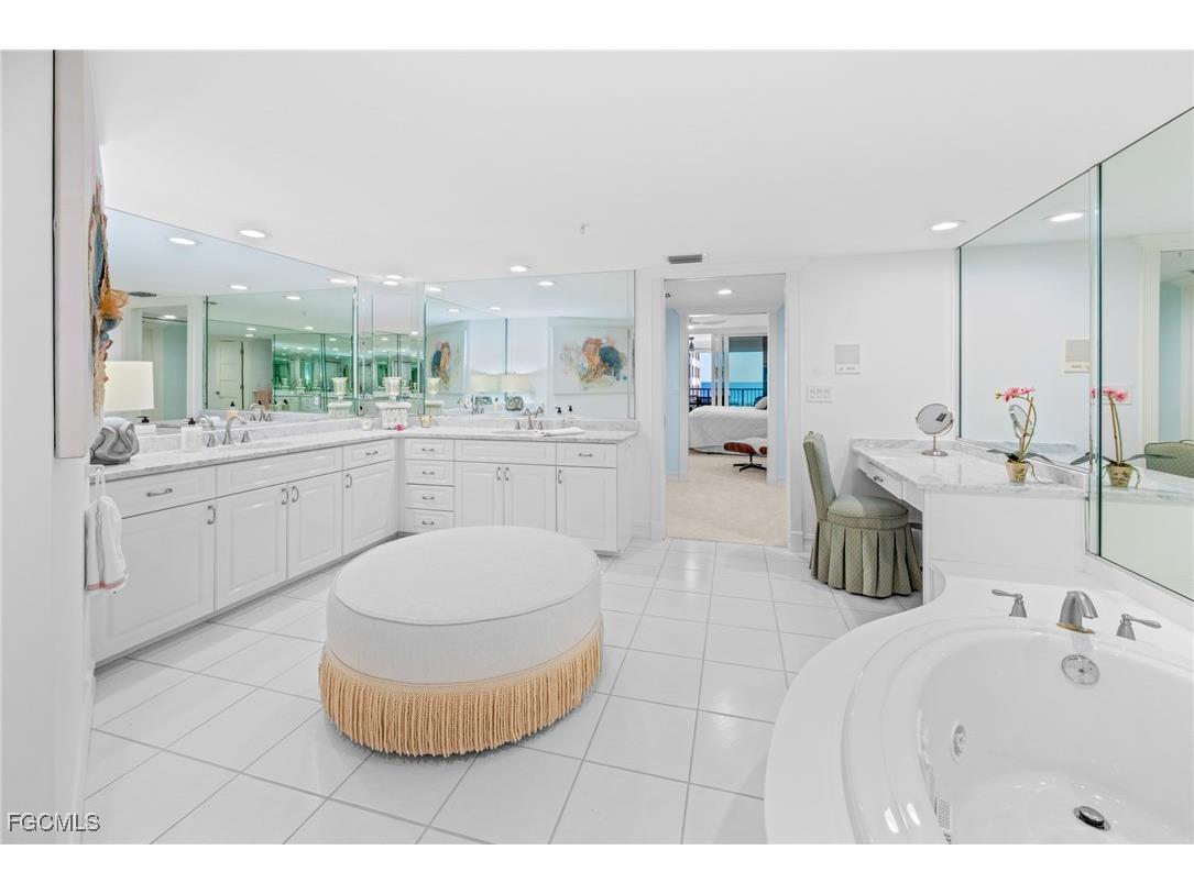 3131 W Gulf Drive #303 Sanibel FL 33957 2025020840 image24