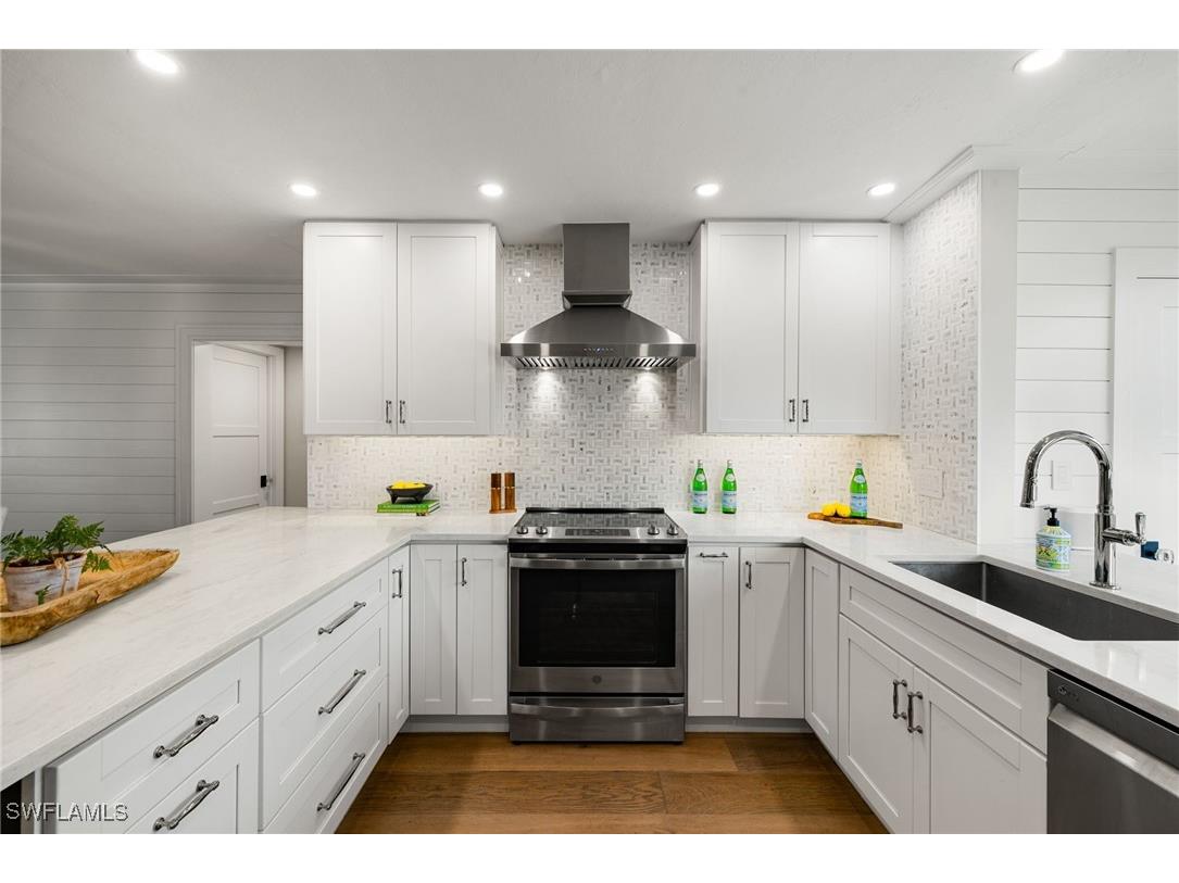 3135 Riviera Drive #B205 Naples FL 34103 225081672 image9