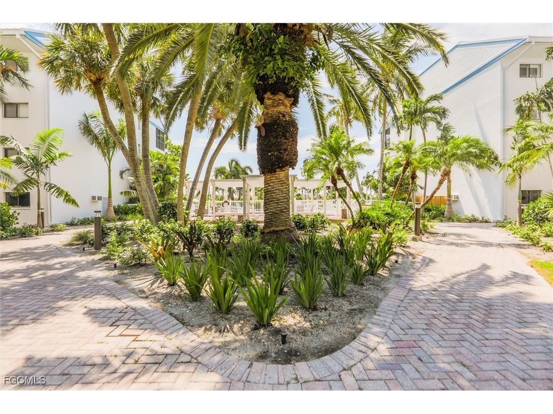 3135 Tennis Villas Captiva FL 33924 2025016460 image1