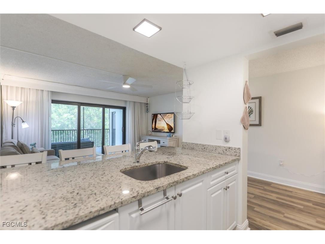 3135 Tennis Villas Captiva FL 33924 2025016460 image10