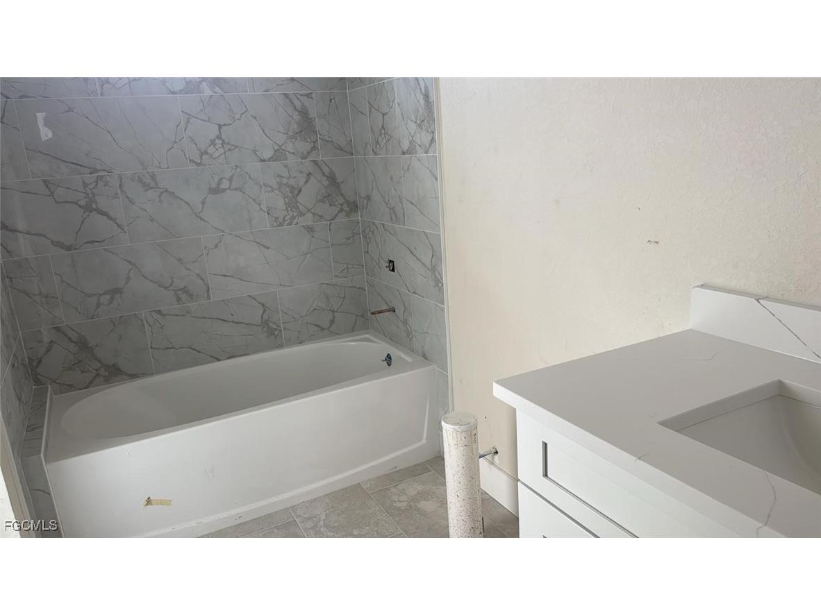 314 NW 20th Terrace Cape Coral FL 33993 2025000669 image4