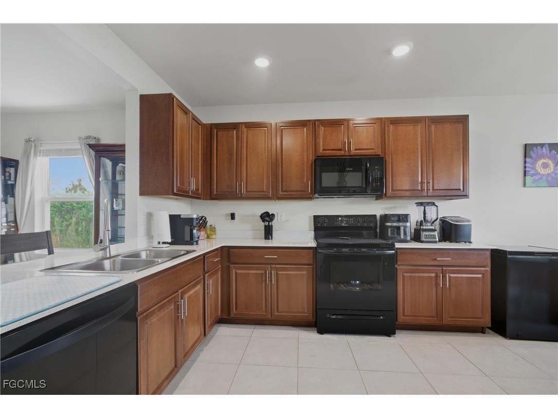 314 SE Van Loon Terrace Cape Coral FL 33990 2025016123 image5