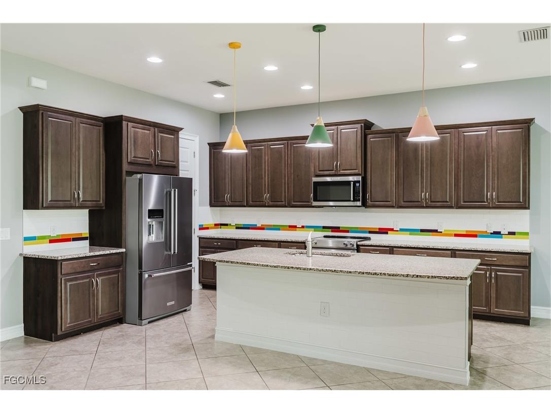 3149 Amadora Circle Cape Coral FL 33909 2025015958 image11