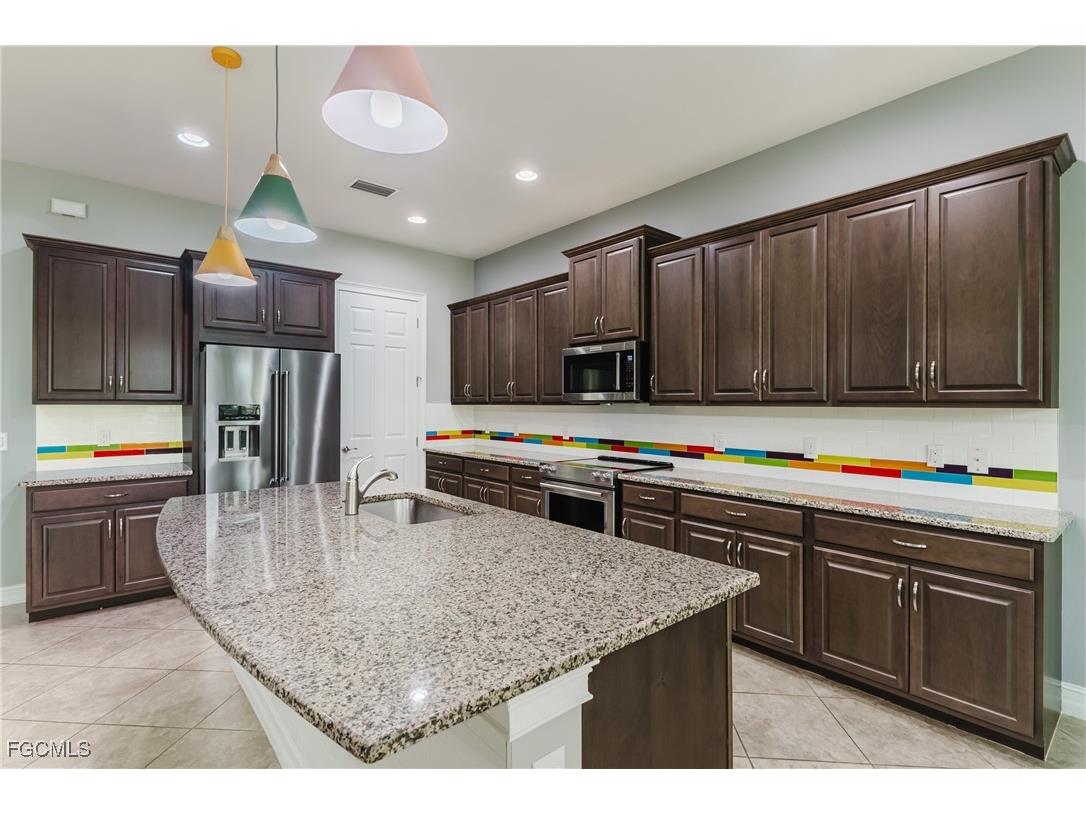 3149 Amadora Circle Cape Coral FL 33909 2025015958 image12